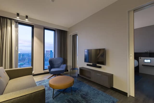 Postillion Hotel Amsterdam-Executive Room, 1 King Bed, City View-2