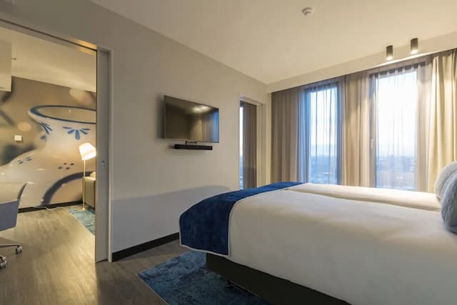 Postillion Hotel Amsterdam-Executive Room, 1 King Bed, City View-4