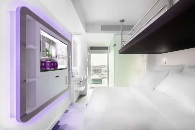 YOTEL Amsterdam-Triple Room-2