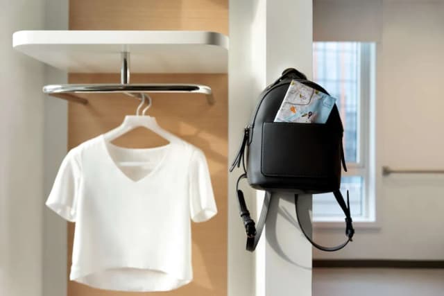 YOTEL Amsterdam-Premium Queen High Floor-2