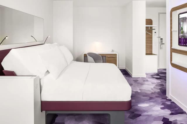 YOTEL Amsterdam-First Class Room-3