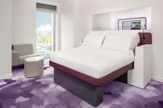 YOTEL Amsterdam-First Class Room-1