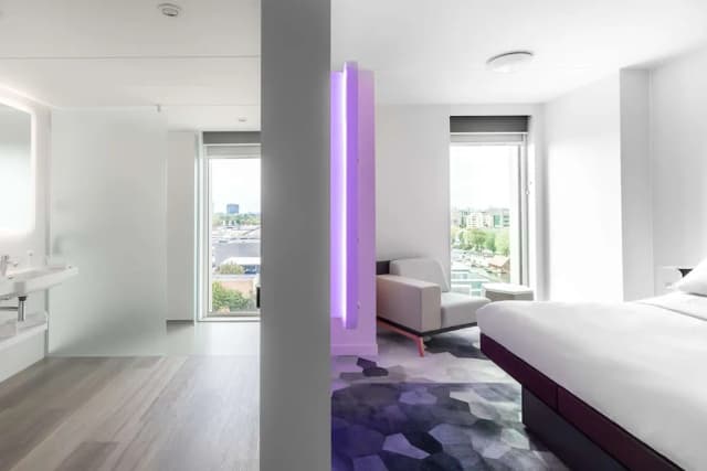 YOTEL Amsterdam-First Class Room-2
