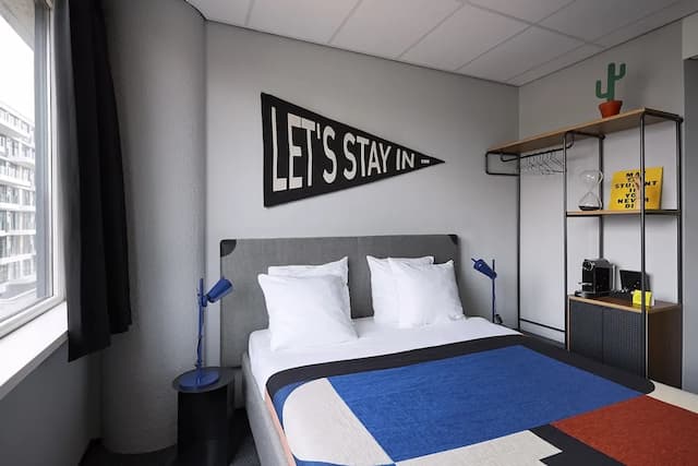 The Social Hub Amsterdam West 4-Deluxe Double Room-1