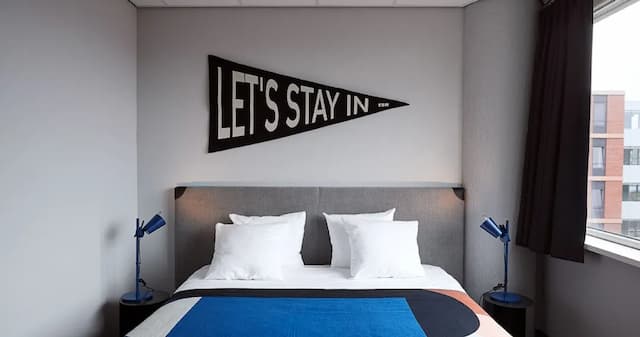 The Social Hub Amsterdam West 4-Deluxe Double Room-5