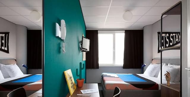 The Social Hub Amsterdam West 4-Deluxe Double Room-2