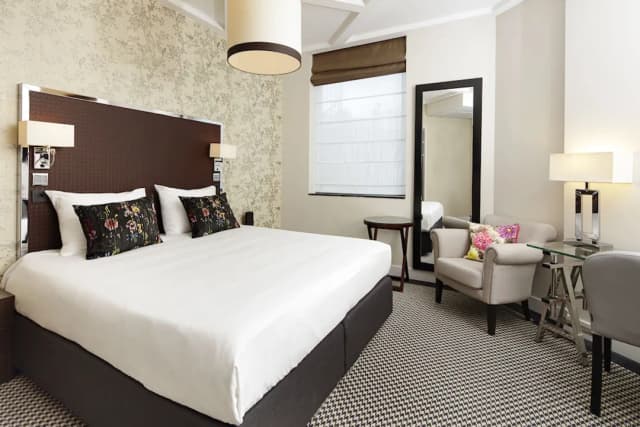 諾丁山精品飯店-Deluxe Double Room with City View-1