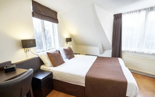 Hotel Nes Amsterdam-Twin Room, Annex Building (Stairway access only)-1