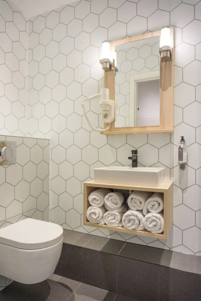 Hotel Nes Amsterdam-Twin Room, Annex Building (Stairway access only)-3