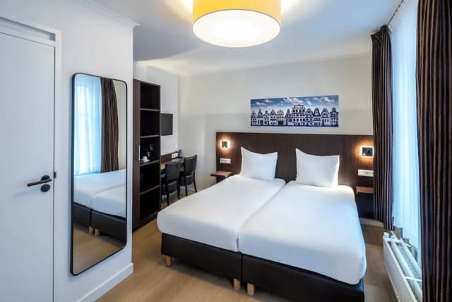 Hotel Nes Amsterdam-Twin Room (Stairway access only)-1