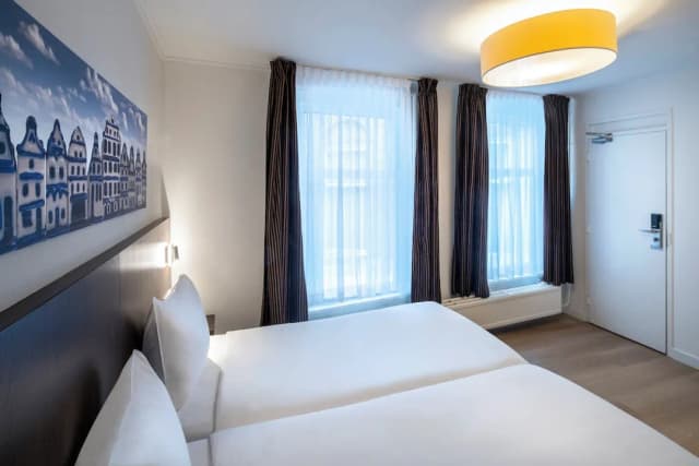 Hotel Nes Amsterdam-Twin Room (Stairway access only)-4