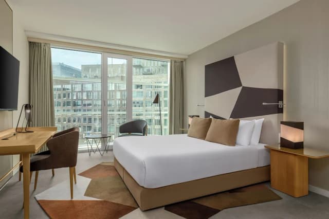 룸 메이트 아이타나, 암스테르담-슈피리어 더블룸, 퀸사이즈침대 1개-2