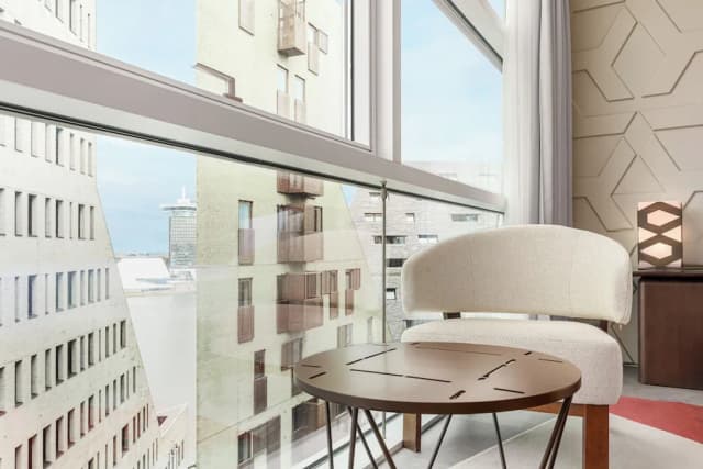 룸 메이트 아이타나, 암스테르담-슈피리어 더블룸, 퀸사이즈침대 1개-3