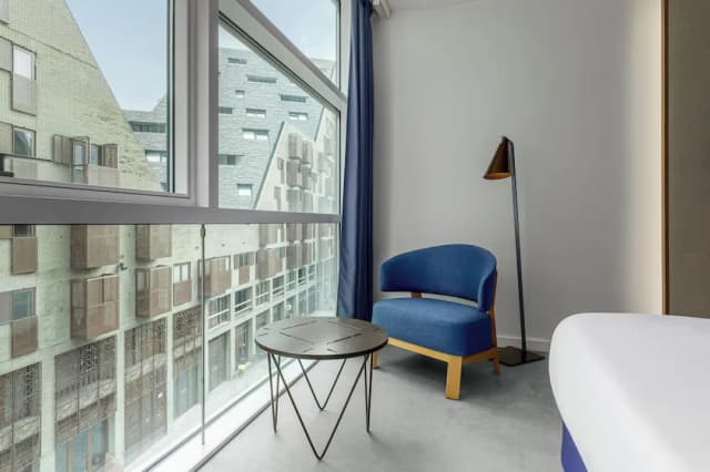 룸 메이트 아이타나, 암스테르담-슈피리어 트윈룸, 싱글침대 2개-4