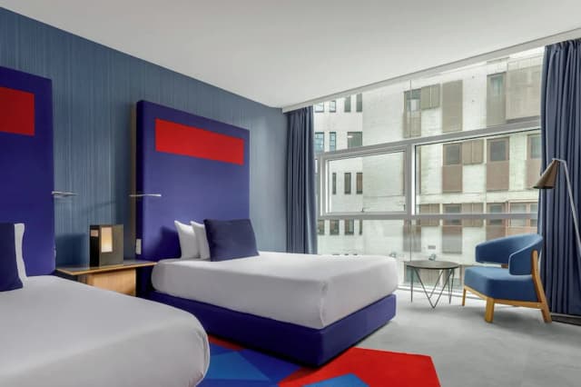 룸 메이트 아이타나, 암스테르담-슈피리어 트윈룸, 싱글침대 2개-1