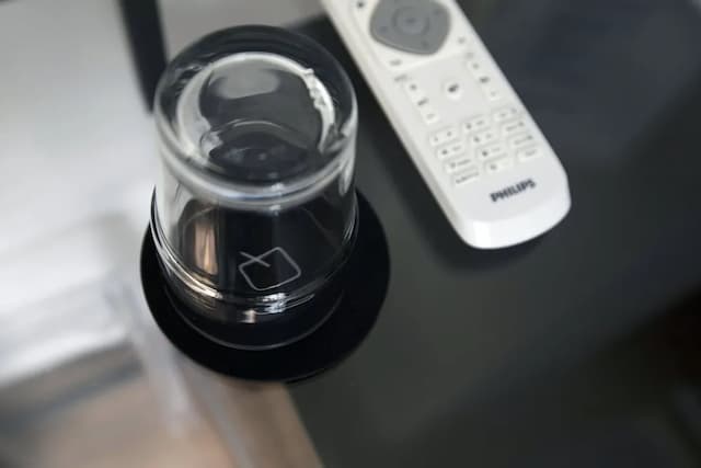 クエンティン ホテル ゴールデン ベア-シングルルーム シングルベッド 1 台 共用バスルーム-5