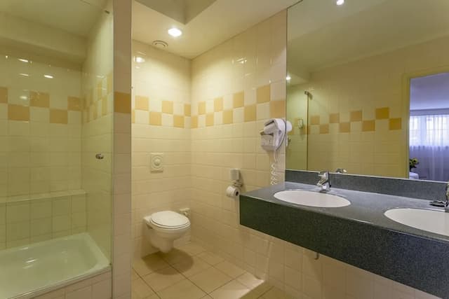 大道酒店-四人房-9