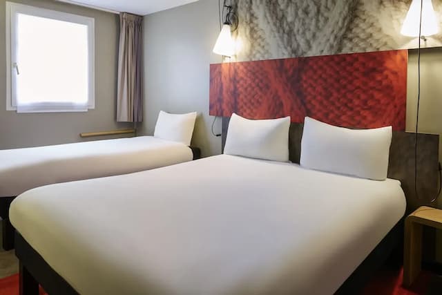 イビス アムステルダム シティ ウエスト-スタンダード ルーム シングルベッド 3 台-5