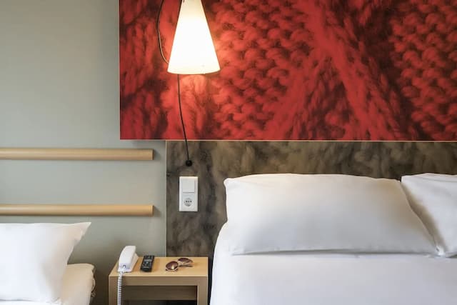 イビス アムステルダム シティ ウエスト-スタンダード ルーム シングルベッド 3 台-4