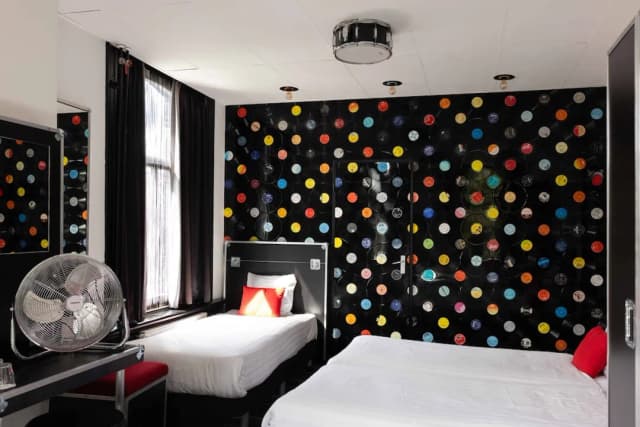 阿姆斯特丹 BackStage 飯店-標準三人房, 3 張單人床, 私人浴室-1