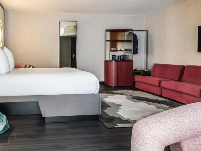 Amsterdam Tribe City 飯店-豪華四人房, 1 張標準雙人床和 1 張沙發床-3