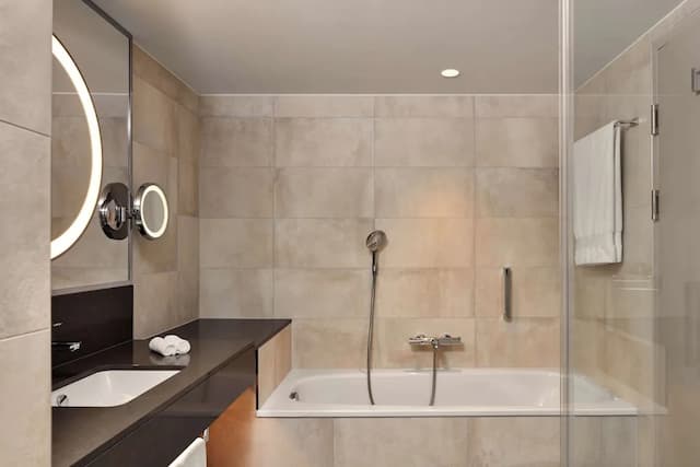 Hilton Vienna Park-Grand Loft, 1 King Bed, Non Smoking (Panorama)-6