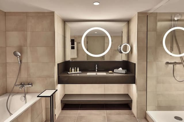 Hilton Vienna Park-Suite, 1 King Bed (Grand Park, Lounge Access)-9