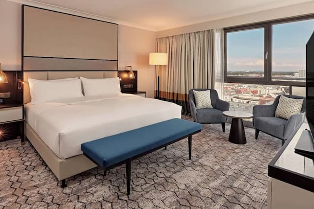 Hilton Vienna Park-Suite, 1 King Bed (Grand Park, Lounge Access)-3