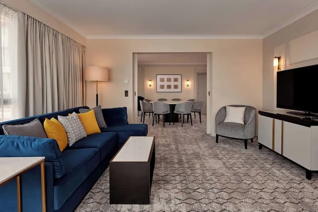 Hilton Vienna Park-Suite, 1 King Bed (Grand Park, Lounge Access)-7