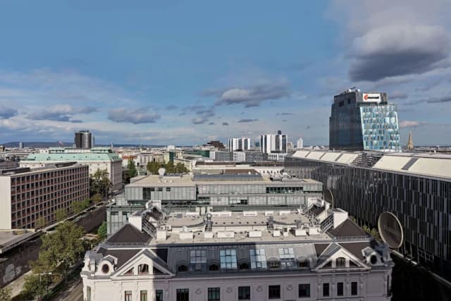 Hilton Vienna Park-Junior Suite, 2 Twin Beds (Panorama)-9