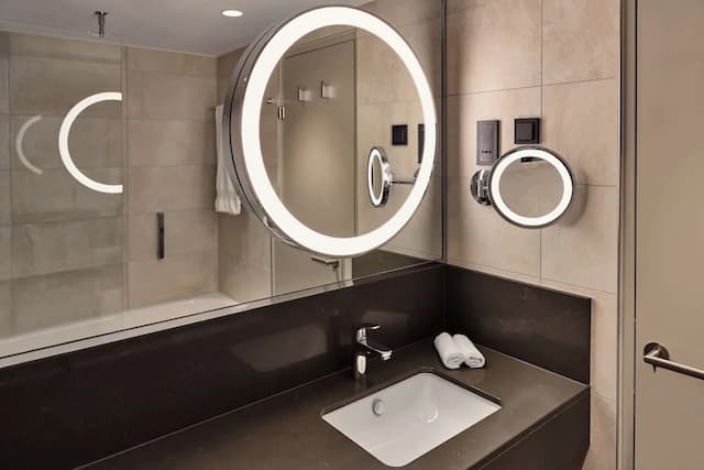 Hilton Vienna Park-Premium Room, 2 Twin Beds, Park View-10