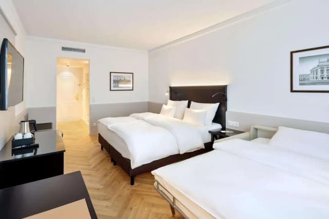 Austria Trend Parkhotel Schönbrunn-Family Room-4