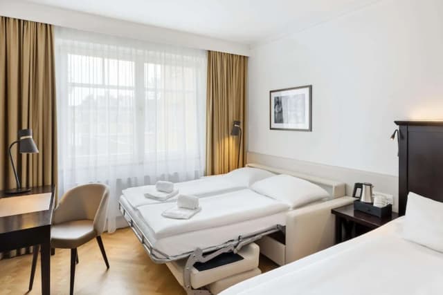 Austria Trend Parkhotel Schönbrunn-Family Room-9