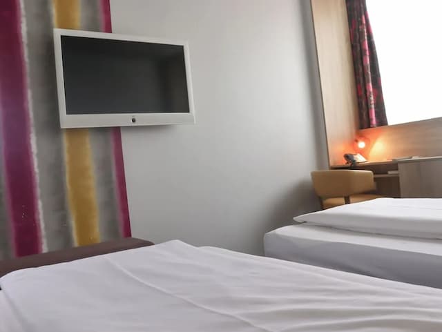 심즈 호텔 - 메트로 U3 옆의 시티호텔-컴포트 트윈룸-3