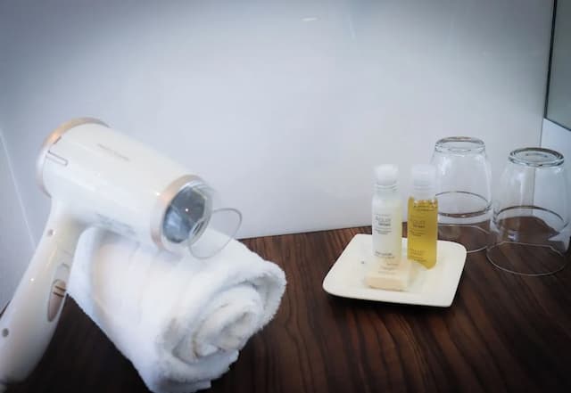 심즈 호텔 - 메트로 U3 옆의 시티호텔-컴포트 트윈룸-4