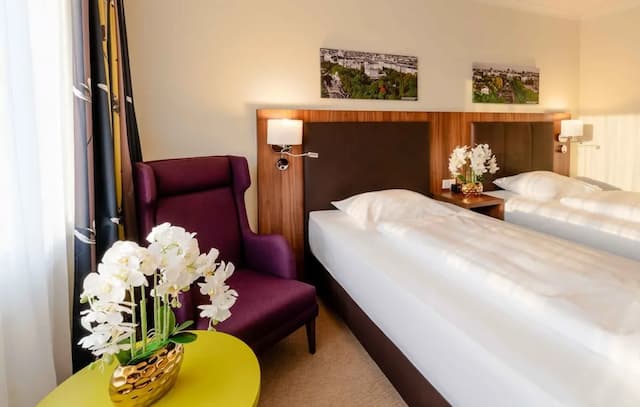 플라자 프리미엄 비엔-컴포트 트윈룸-7