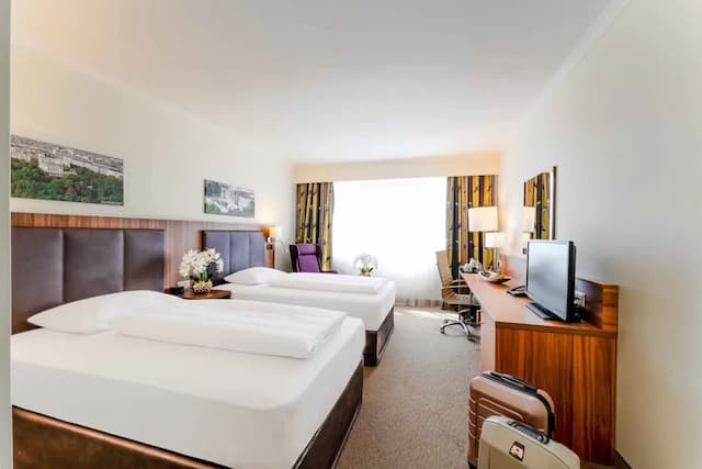 플라자 프리미엄 비엔-컴포트 트윈룸-1