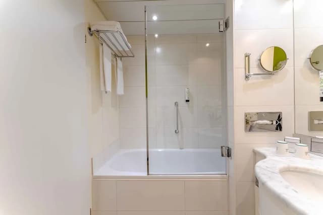 플라자 프리미엄 비엔-클래식 싱글룸-11