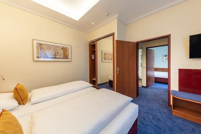 Austria Classic Hotel Wien-Premium Triple Room, Courtyard View-5