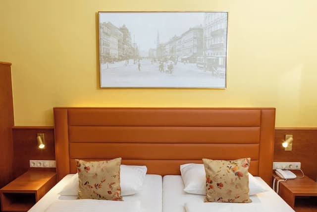 Austria Classic Hotel Wien-Standard Double or Twin Room, City View-8