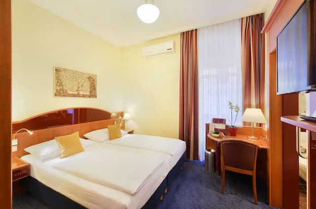 Austria Classic Hotel Wien-Classic Double Room, Courtyard View-8