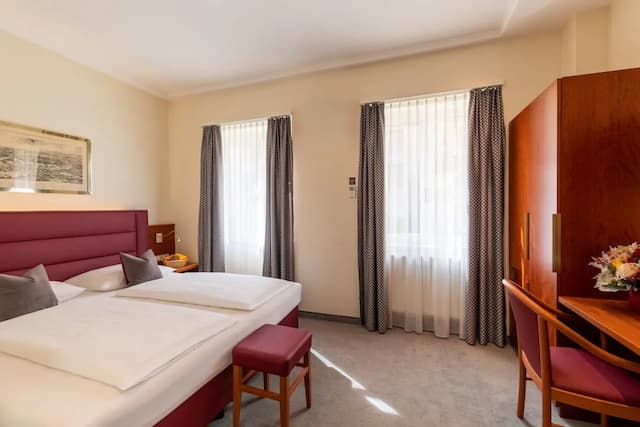 Austria Classic Hotel Wien-Classic Double Room, Courtyard View-1