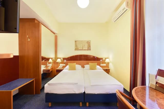 Austria Classic Hotel Wien-Classic Double Room, Courtyard View-2