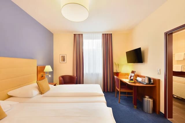 Austria Classic Hotel Wien-Comfort Double or Twin Room, Courtyard View-3
