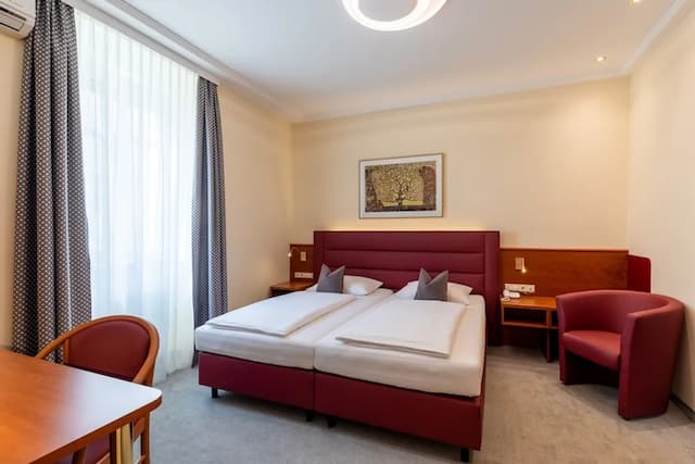 Austria Classic Hotel Wien-Comfort Double or Twin Room, Courtyard View-5