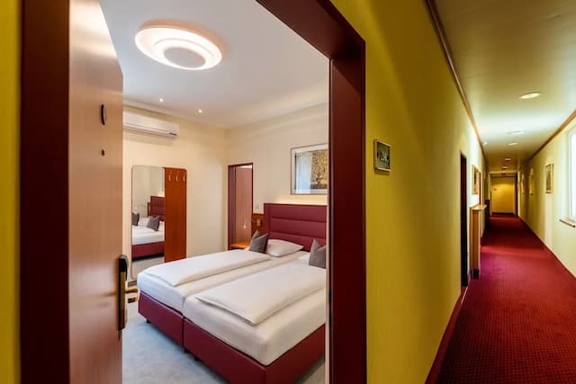 Austria Classic Hotel Wien-Comfort Double or Twin Room, Courtyard View-7