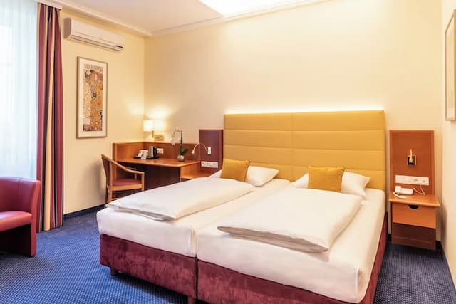 Austria Classic Hotel Wien-Comfort Double or Twin Room, Courtyard View-12