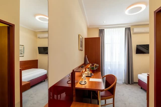 Austria Classic Hotel Wien-Standard Single Room, City View-5