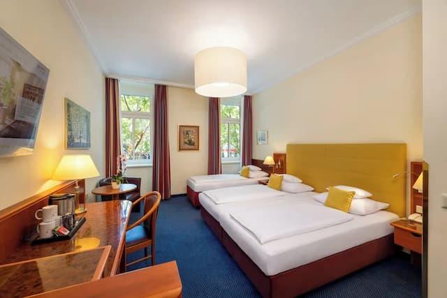 Austria Classic Hotel Wien-Standard Triple Room, City View-6