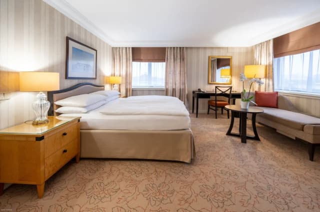 InterContinental Vienna by IHG-Premium Room, 1 King Bed-2